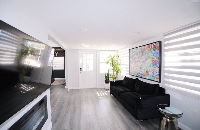 NEW! Sparkling gorgeous home W/Entertainment room