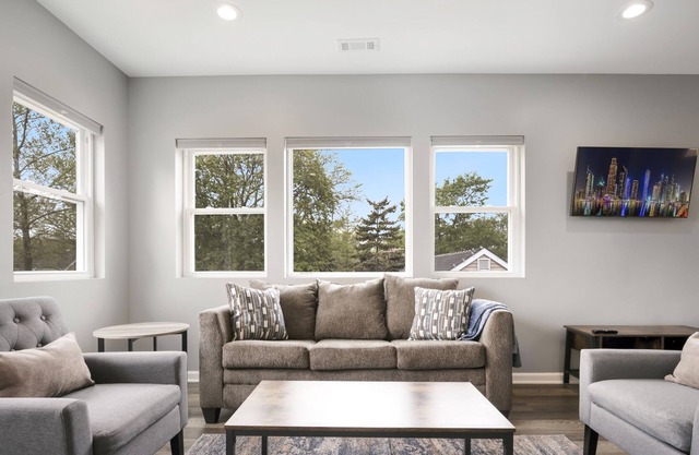 New Stunning 2BED 2BATH Apartment. Close to METRA, O'Hare and Rivers Casino