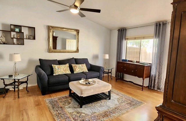 New! Sunny and Comfortable North Phoenix Home with Easy Access to Popular Venues