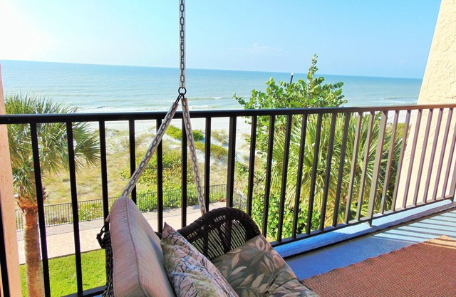New Tastefully Remodeled Direct Gulf Front 1BR/BA Paradise - Very Clean