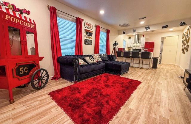 NEW - The Hollywood House: A Movie-Themed Stay in Downtown San Antonio
