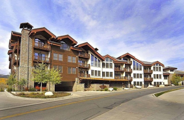 NEW TO VRBO! Black Bear 202-Luxury Condo/Walk to Slopes! Hot Tub Heated Garage.