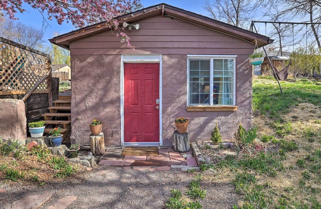 NEW! Urban Tiny Cottage w/ Deck < 10 Mi to Denver!