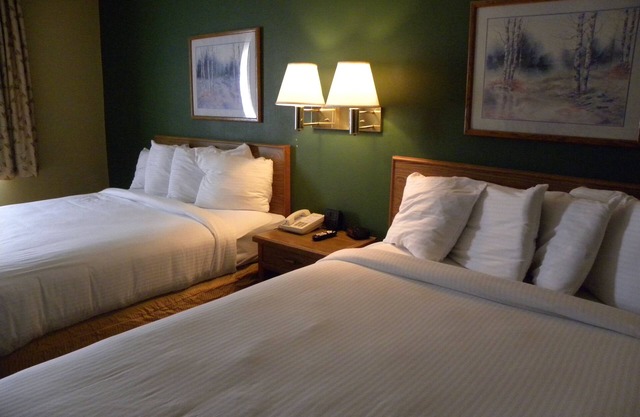 New Victorian Inn and Suites