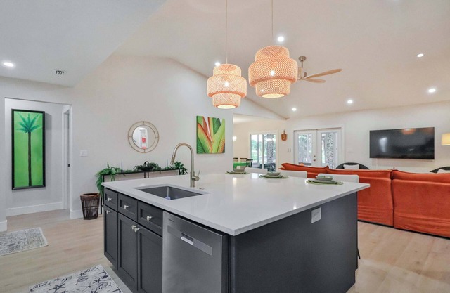 NEW: Waterfront Oasis w/Heated Pool, Dock, Kayaks