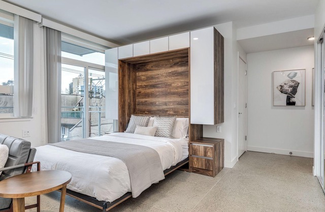 NEW West End Studio-Pet Allowed@ 1170 Barclay in cool Vancouver with WiFi