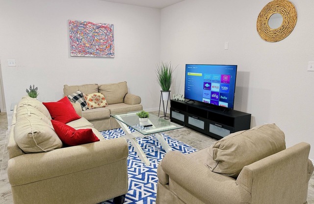 NewBuilt 4Br2Ba. Spacious. Perfect for family & pets