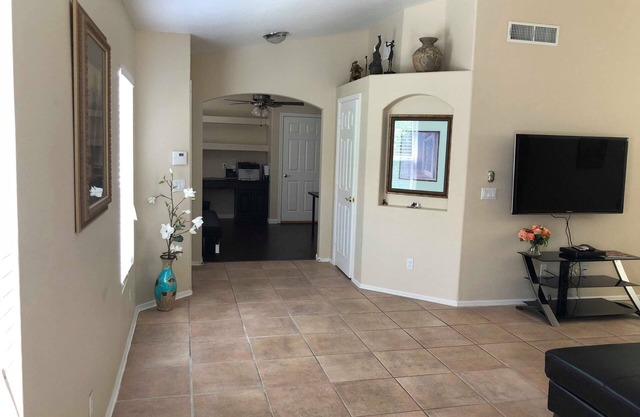 Newer 3 Bedrooms Private Home in N. Phoenix w/POOL