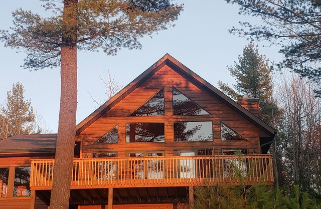 Newer! Upscale Lake Home on Beautiful 1340 Acre Squirrel Lake