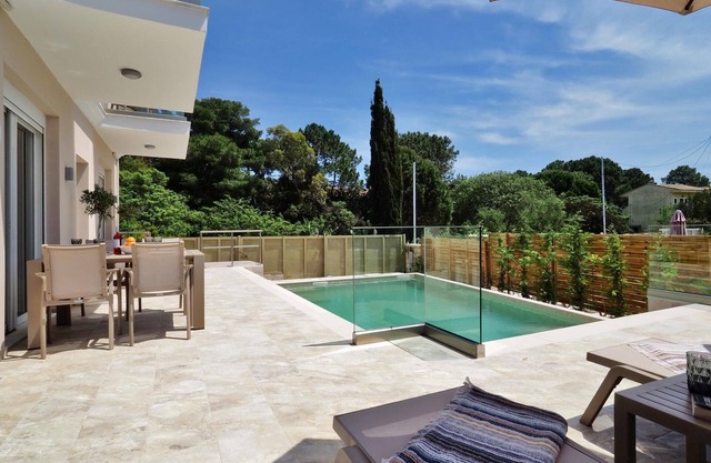 Newly Built 2-Bedroom Villa, A/C, Private Pool, 5 mins walk to Restaurants & Beach in Agios Georgios