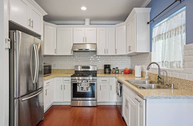 Newly Built 2 bedroom Home Close to Disneyland Fun