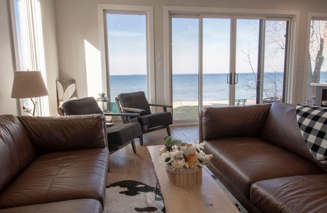 Newly Built 3 bedroom Beachfront Home