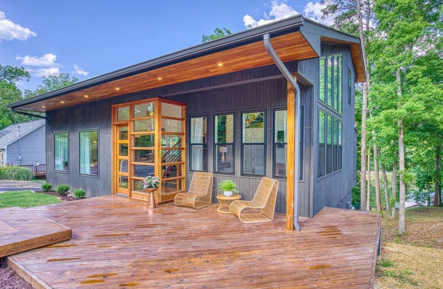 Newly Built! 4 Bedroom Waterfront Lakehouse With Dock and Firepit!