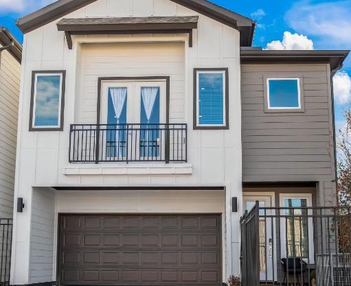 Newly Built Glamorous Townhome Downtown with FREE Airport Ride