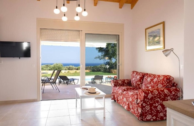 Newly built property with private pool and sea view. Wheelchair accessible.
