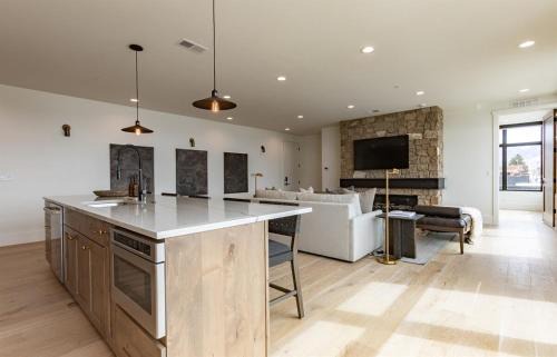 Newly Built - The Targhee at The Basin Luxury Suites