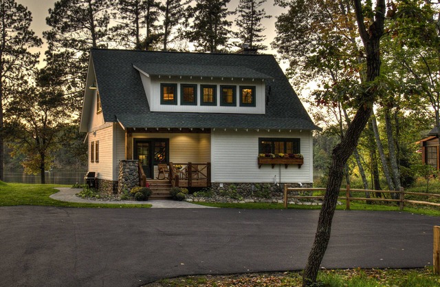 Newly Constructed Lakeside Cottage-Heavenly Porch-2 Fireplaces-Includes Pontoon!