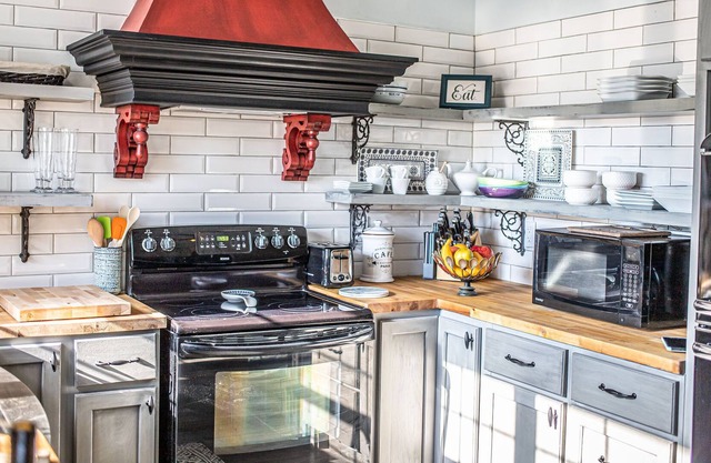 Newly designed loft in historical home w/fire pit, beaches and hiking trails.