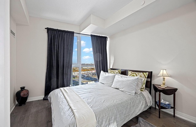 Newly Furnished 1BR Suite w Balcony & Free Parking