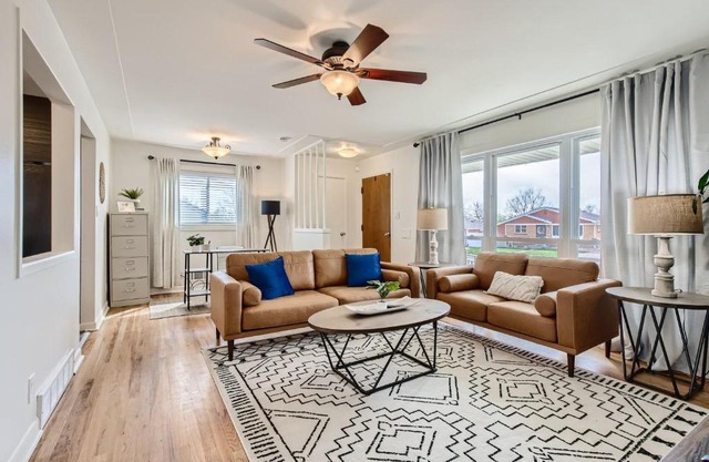 Newly Furnished & Updated 15 min to Denver