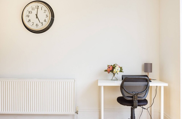 Newly Launched 2 Bed Home ~ Dagenham ~London with Free Wifi &Off -Street Parking