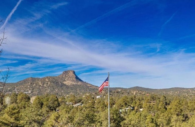 *Newly Listed *Serene & Amazing Views *Fireplace