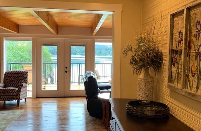 Newly refinished two-bedroom house with an elegant rustic look on the waterfront