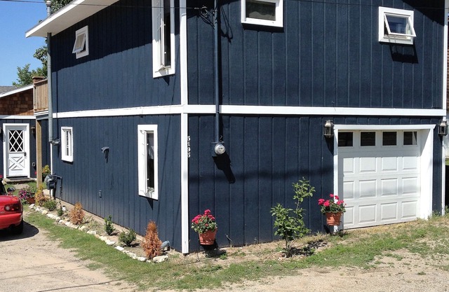Newly remodeled Coach House on Crooked Lake with new dock