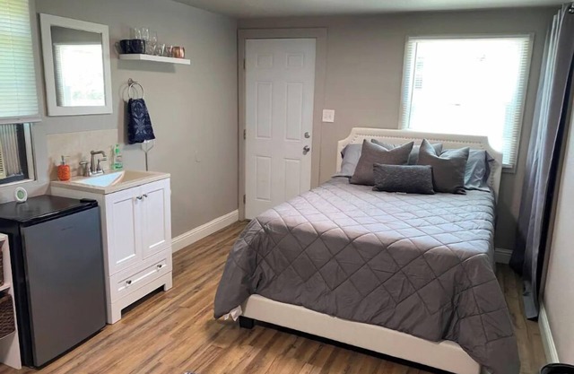 Newly Remodeled! Destination Downtown Lodi Cabana