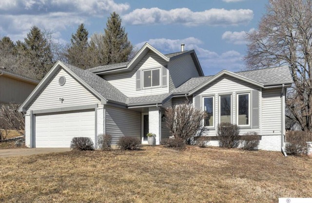 Newly Remodeled Home - 20 minutes from anywhere in Omaha!
