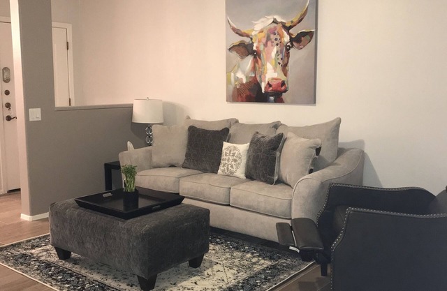 Newly remodeled luxurious downstairs condo with resort-style amenities!