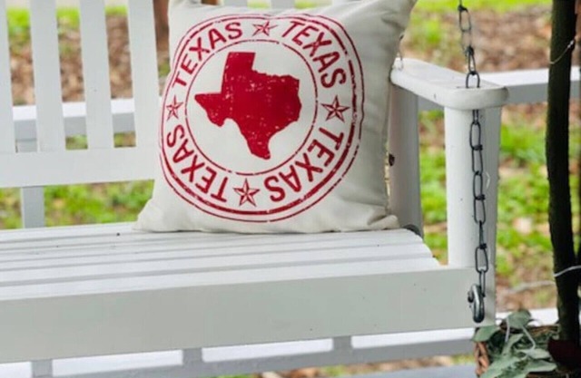 Newly remodeled studio near downtown Brenham