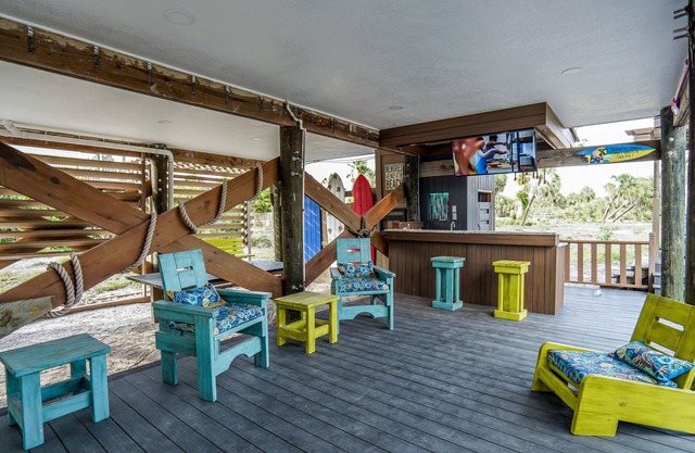 Newly Remodeled & Upgraded Home w Deck, Bar, PingPong Area Volleyball Sand Court