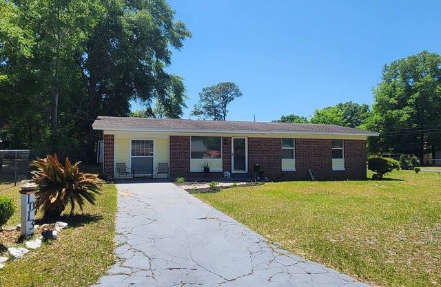 Newly renovated 2 Bed 1.5 Bath Bungalow near Universities