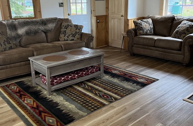 Newly Renovated Cabin , 0.1 Mi to Inlet Center
