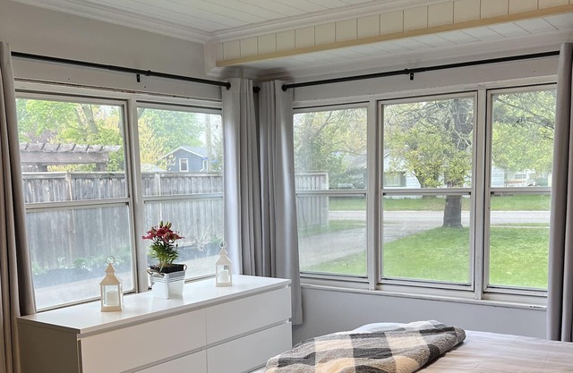 Newly Renovated Cottage Between Port Elgins Main Beach and Downtown Core