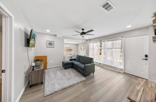 Newly Renovated Home Close to Everything!