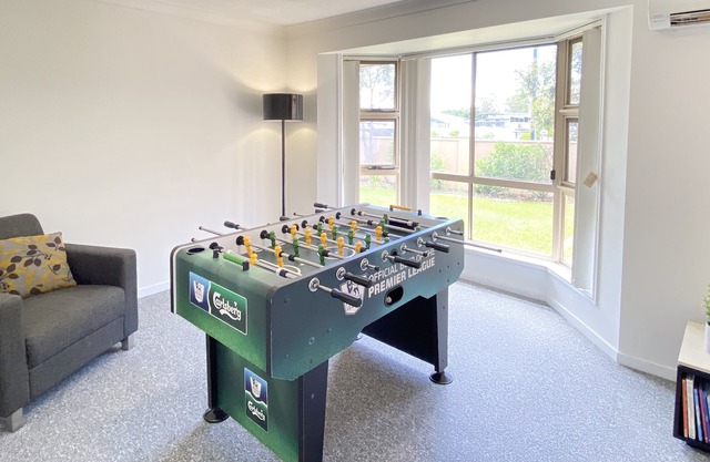 Newly Renovated home for 8 by Theme Park @Parkwood