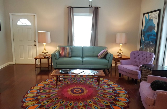 🎸Newly Renovated Home in Downtown Athens! Big Yard, Perfect Getaway & Tailgate
