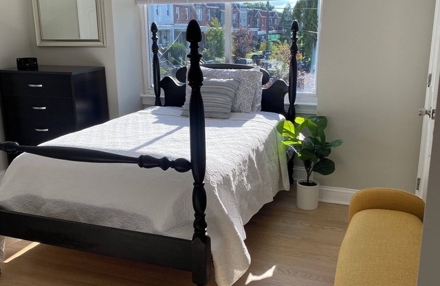 Newly renovated home In the heart of Washington, DC with easy and FREE parking!