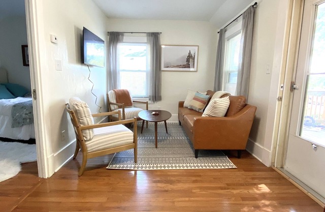 Newly Renovated Three Bedroom Home in Central Lincoln!
