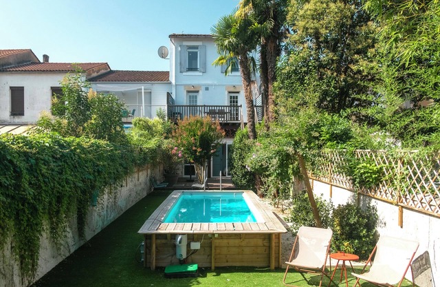 Newly renovated three storey Townhouse with garden, pool and lovely sun terrace.