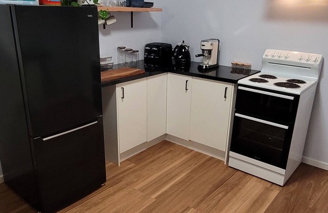 Newly renovated unit, 5mins from beach, great for kids!