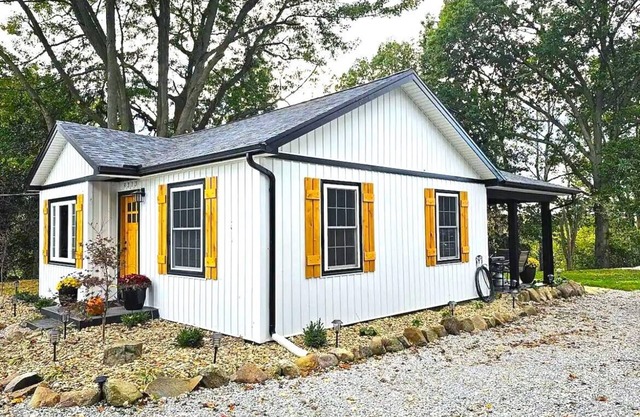 Newly Renovated Ranch Home - w/beautiful yard and Camper!