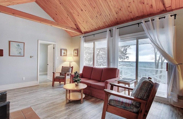 Newly renovated waterfront cottage