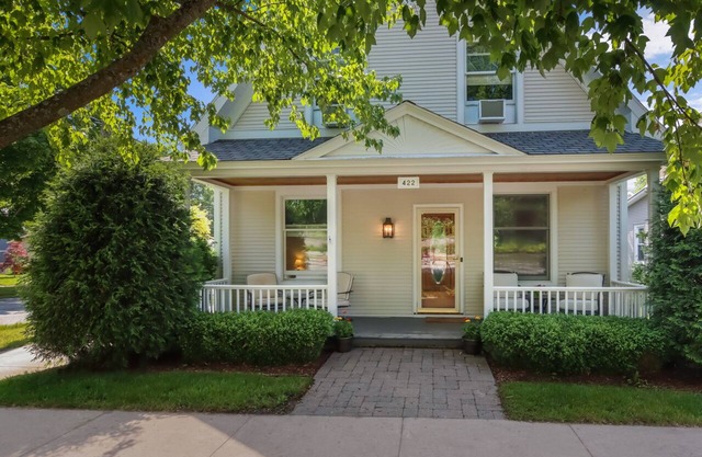 *newly updated 2022* Heart of Leelanau Wine Country* BLOCK a from the BEACH!