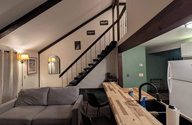 Newly Updated Chalet: Cozy Comfort w/Ski Mountain Views