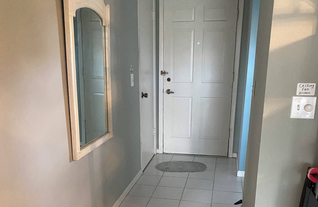 Newly updated condominium! 5 min from the beach!