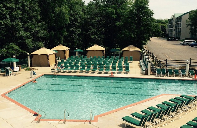 NEWLY Updated! Cove of Lake Geneva, Private Luxury Resort Pool View