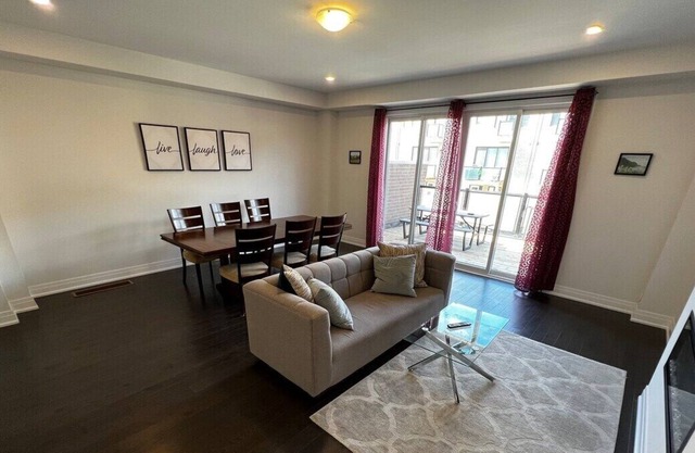 Newmarket's Finest: Luxury 4BR Townhouse with Top Amenities